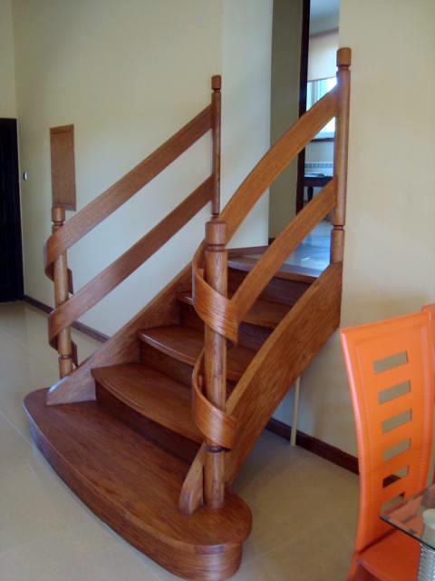 ESCALERA DE MADERA.