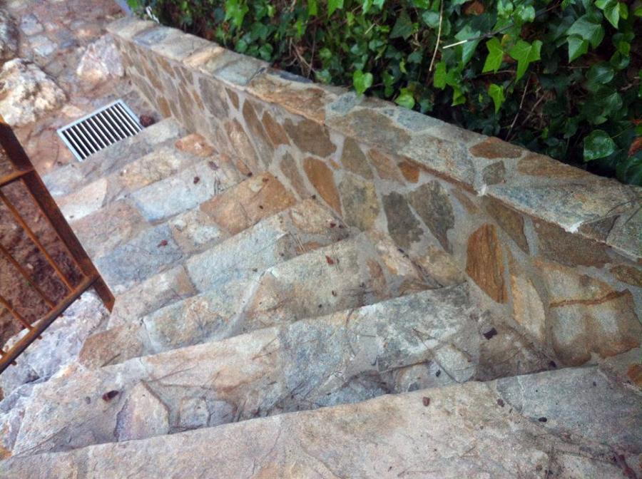 ESCALERA DE PIEDRA CALCÀRIA