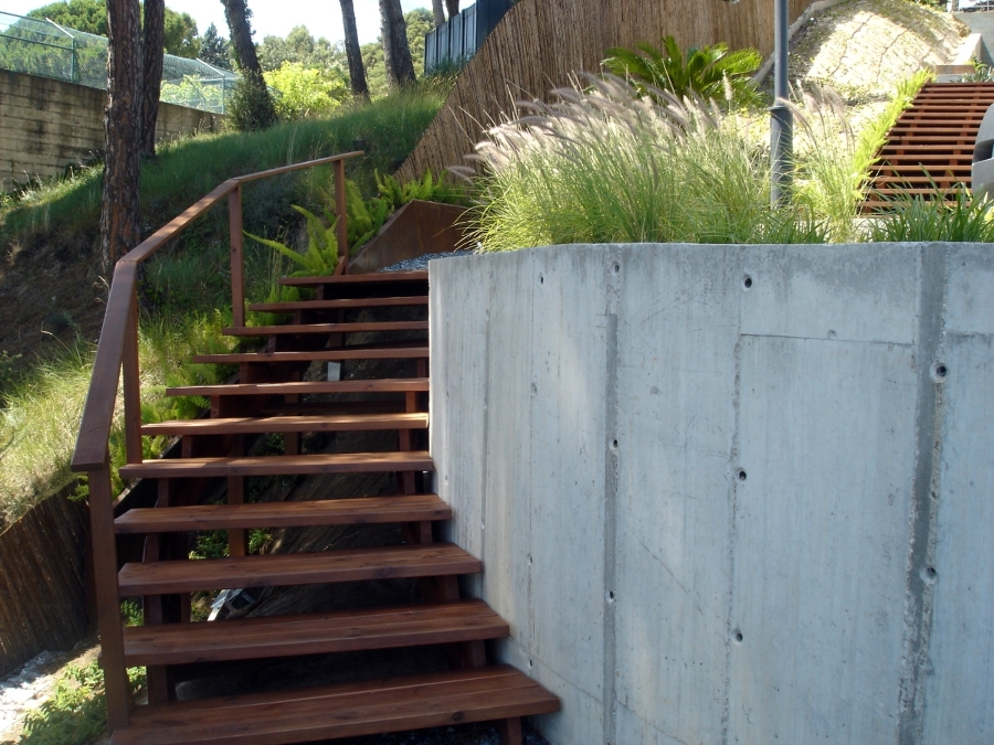 ESCALERA DE PINO AUTOCLAVE