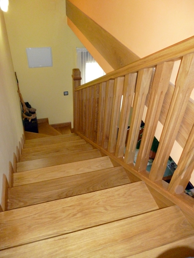 ESCALERA DE ROBLE