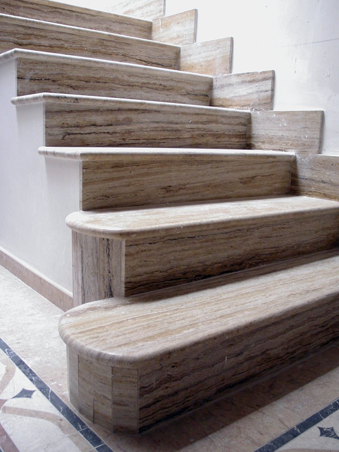 Escalera de Travertino