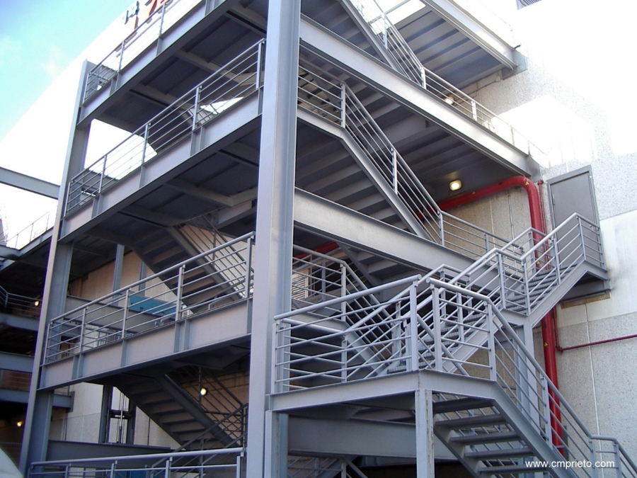Escalera emergencia CC Los Prados