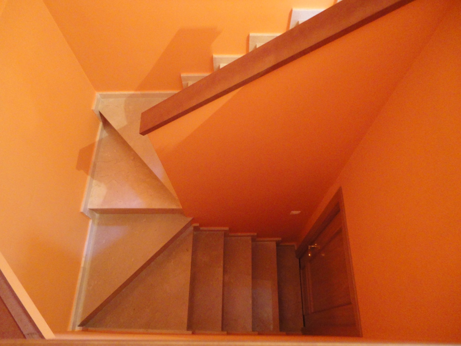 ESCALERA EN BOARDILLA