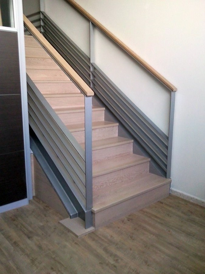 Escalera de Hierro revestida en parquet