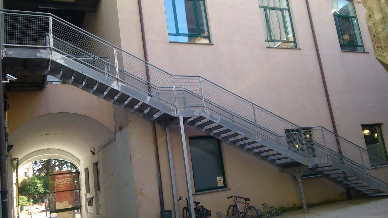 Escalera galvanizada