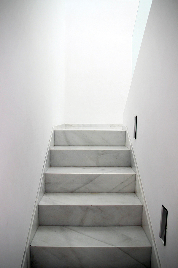 ESCALERA INTERIOR DE VIVIENDA UNIFAMILIAR