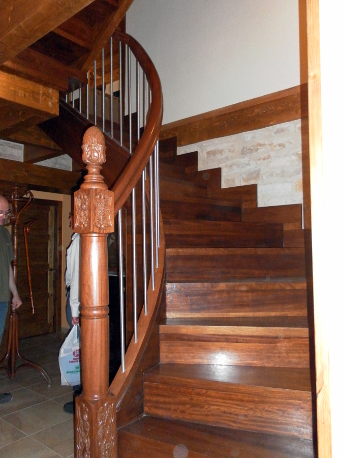 ESCALERA INTERIOR DE VIVIENDA