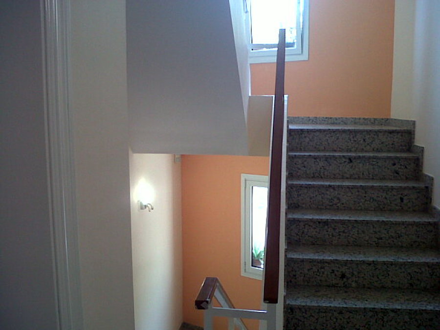 Escalera interior vivienda en el Carmel, BCN