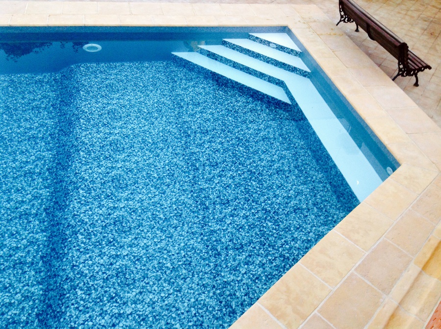 Escalera interior y banco 