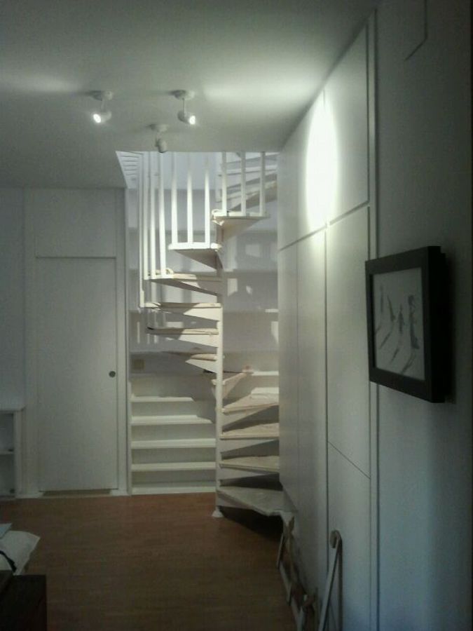 Escalera libreria lacada en blanco