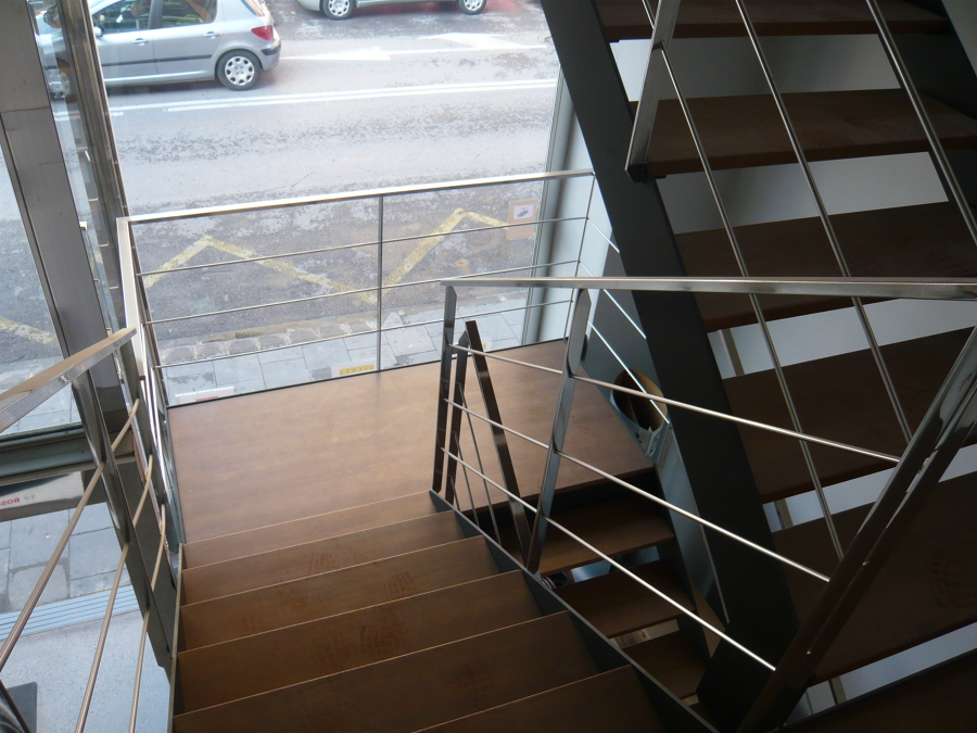 Escalera local comercial