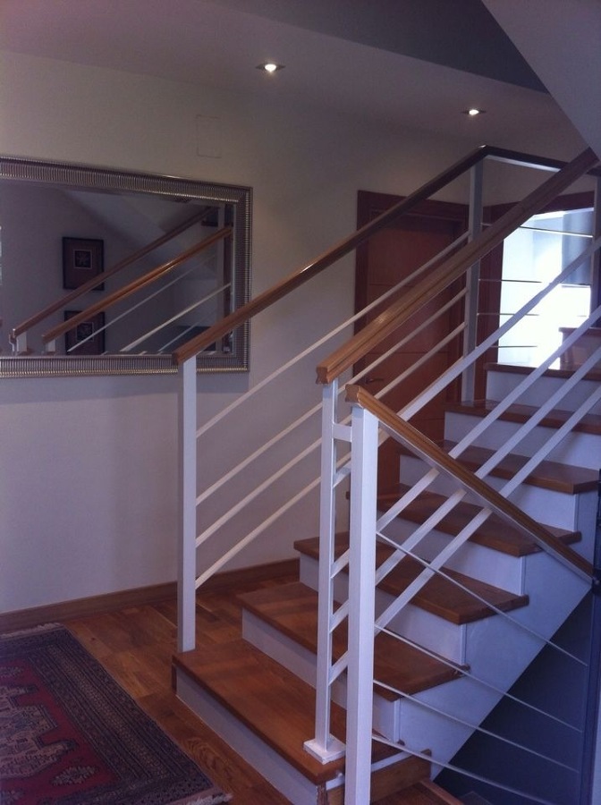 Escalera mixta hierro e madera