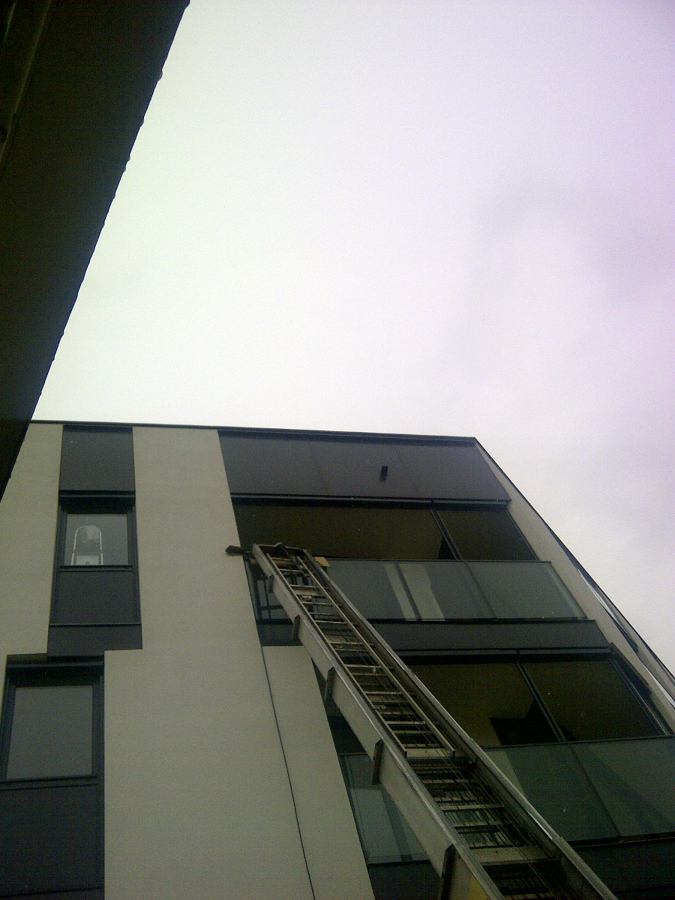 ESCALERA MONTA-MUEBLES