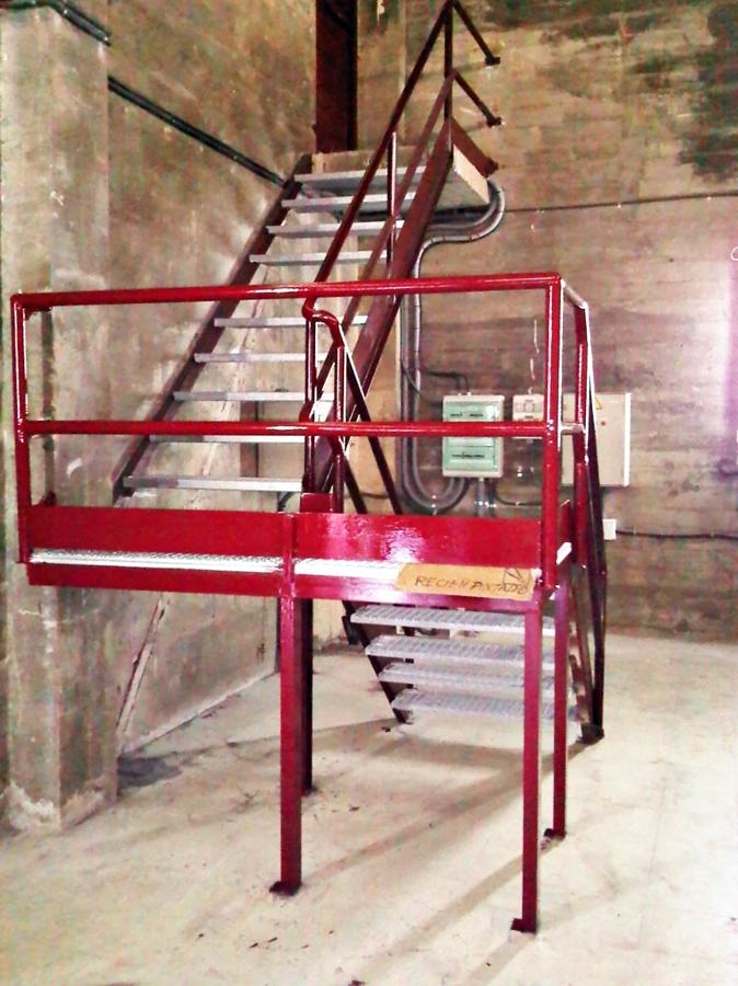 Escaleras auxiliares y barandillas