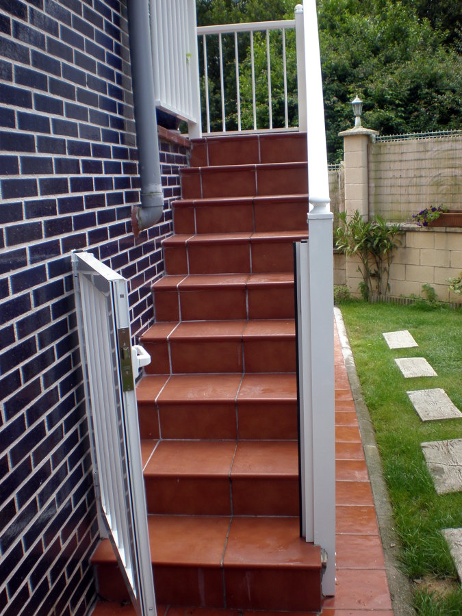 ESCALERA NUEVA DE OBRA