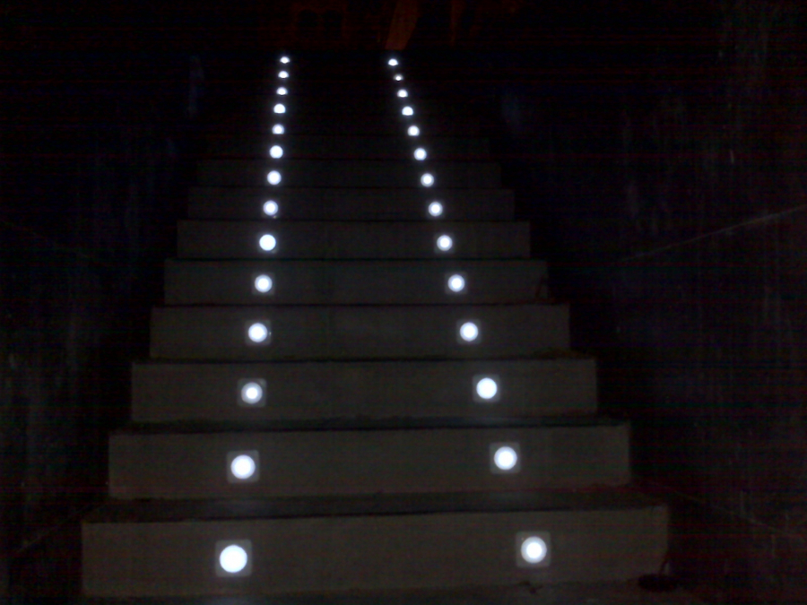 ESCALERA SEÑALIZADA