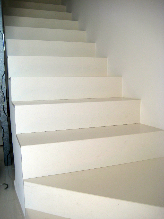 Escalera silestone blanco zeus