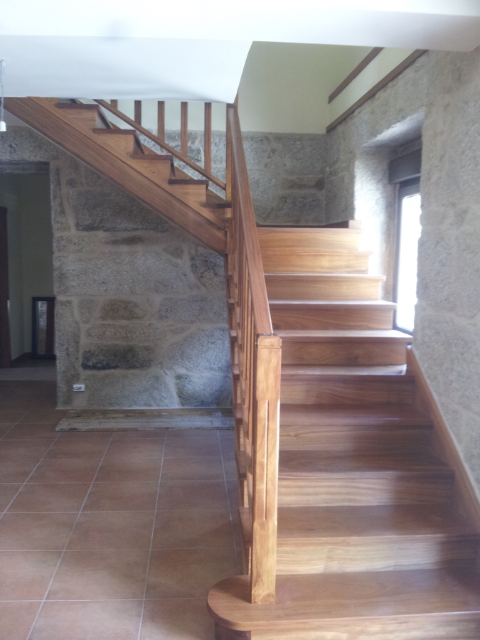 escalera y pasamanos de elondo