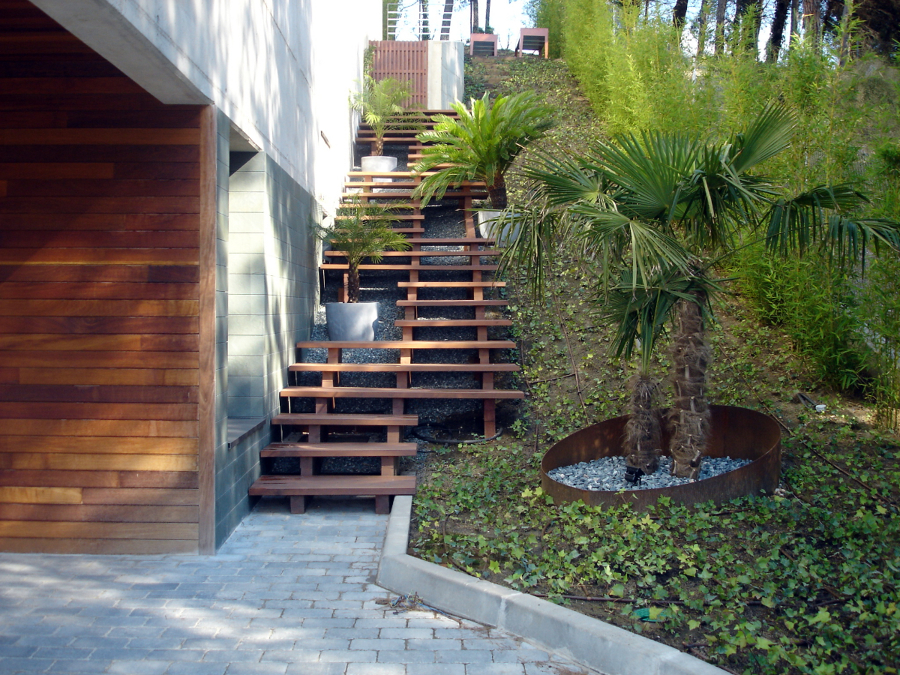 ESCALERA  Y PAVIMENTO PARED