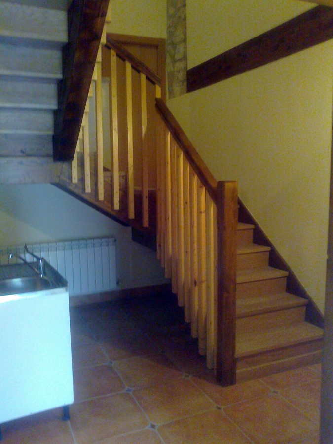 ESCALERA EN ROBLE Y PINO-627417746