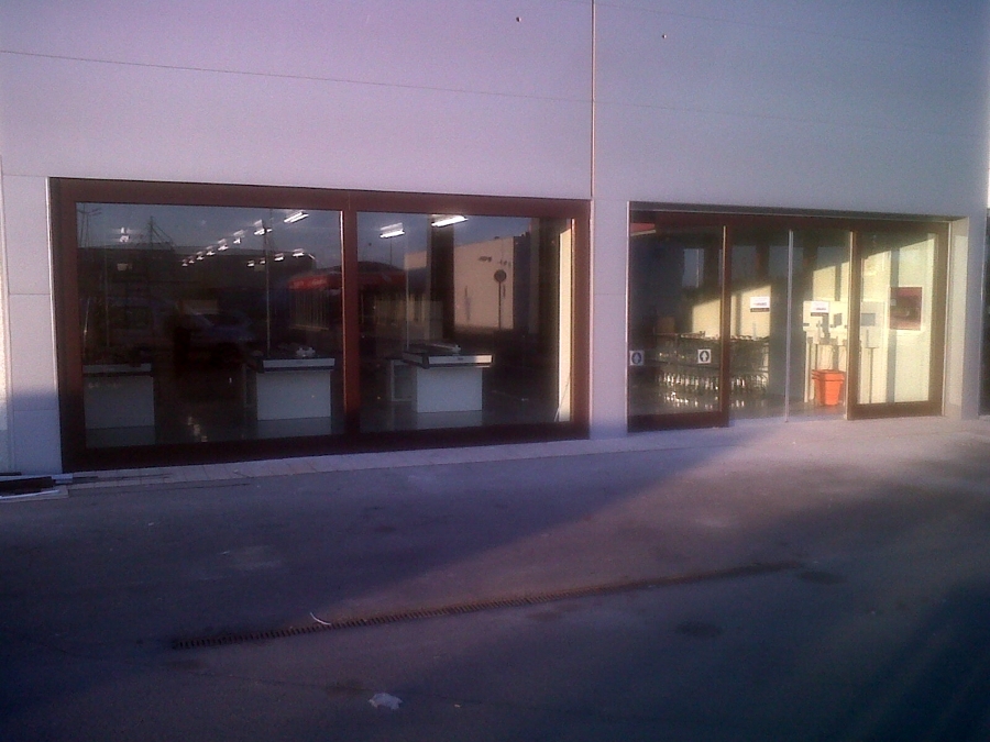 ESCAPARATE CON IMITACION CORTEN