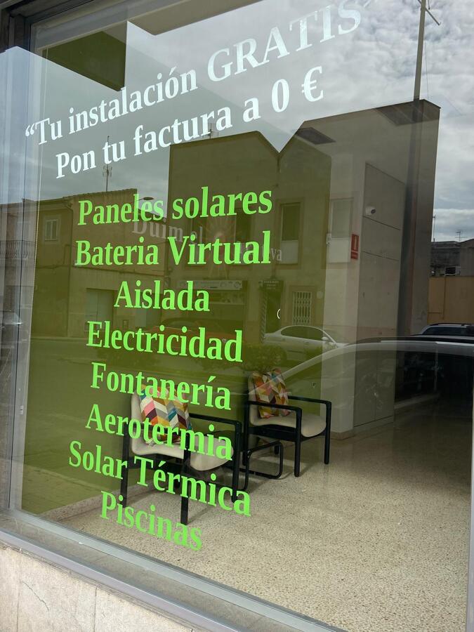 ESCAPARATE PRINCIPAL AV.D´ES TREN 67