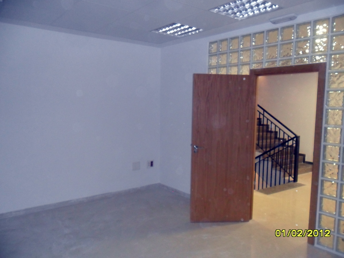 ESCUELA DE TRADUCTORES EN CALLE LA PAZ ( GRANDA)