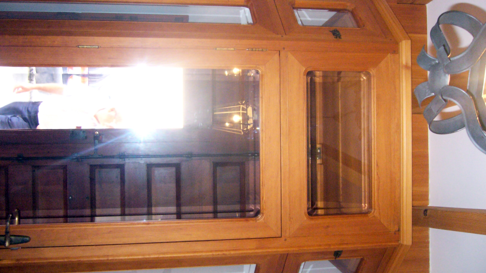 Esquinzel o Cancela en madera de norte viejo.