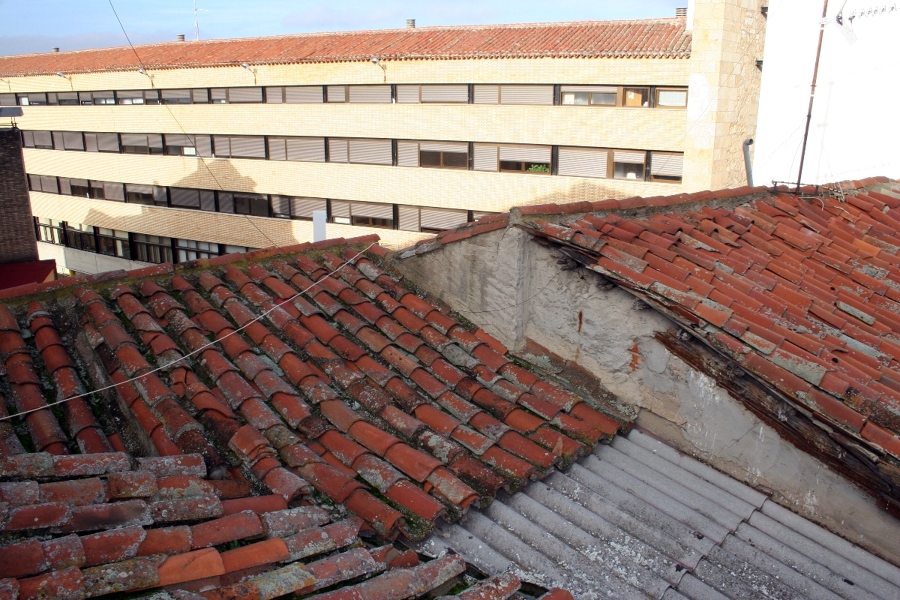 Estado inicial de un tejado en el casco antíguo de Zamora II