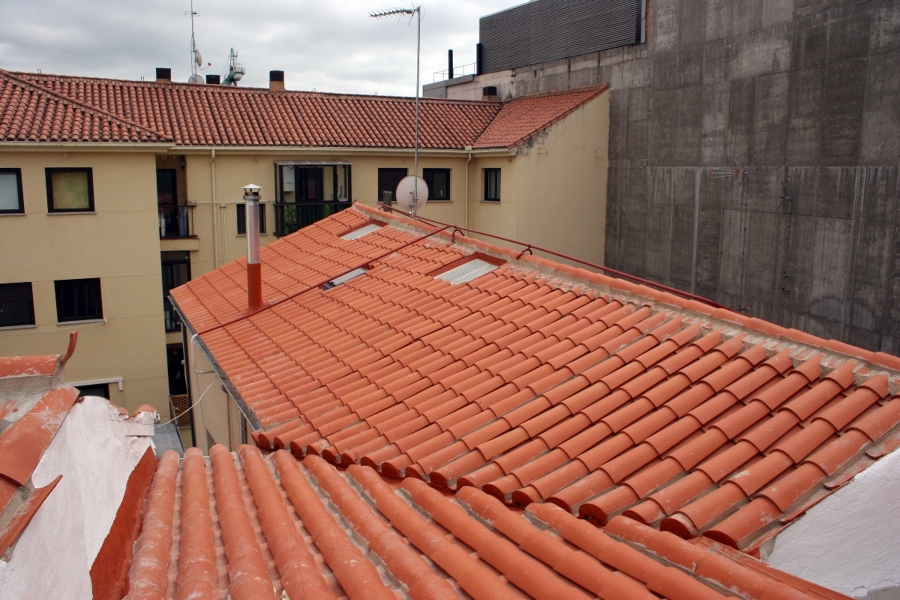 Estado reformado de la cubierta del edificio comunitario III