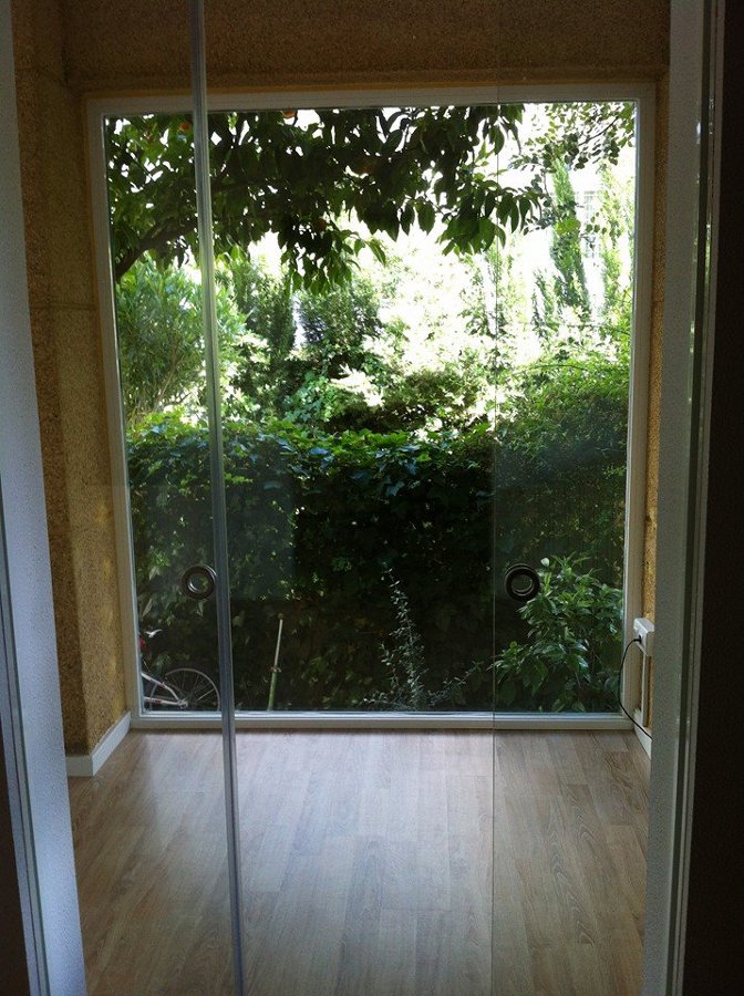 estancia con vista a jardín