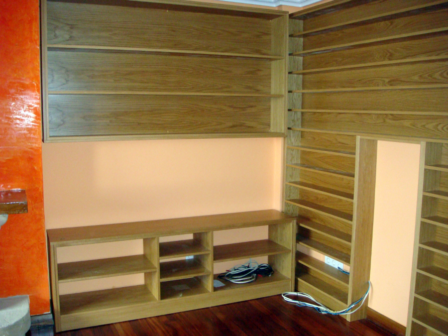 Estanteria de madera a medida