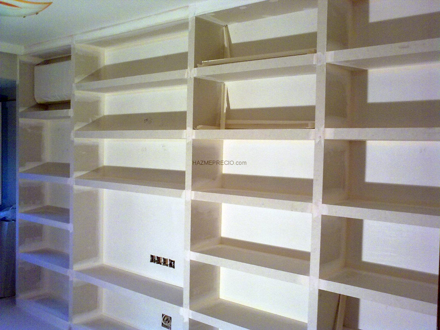 estanterias con terminacion de pintura