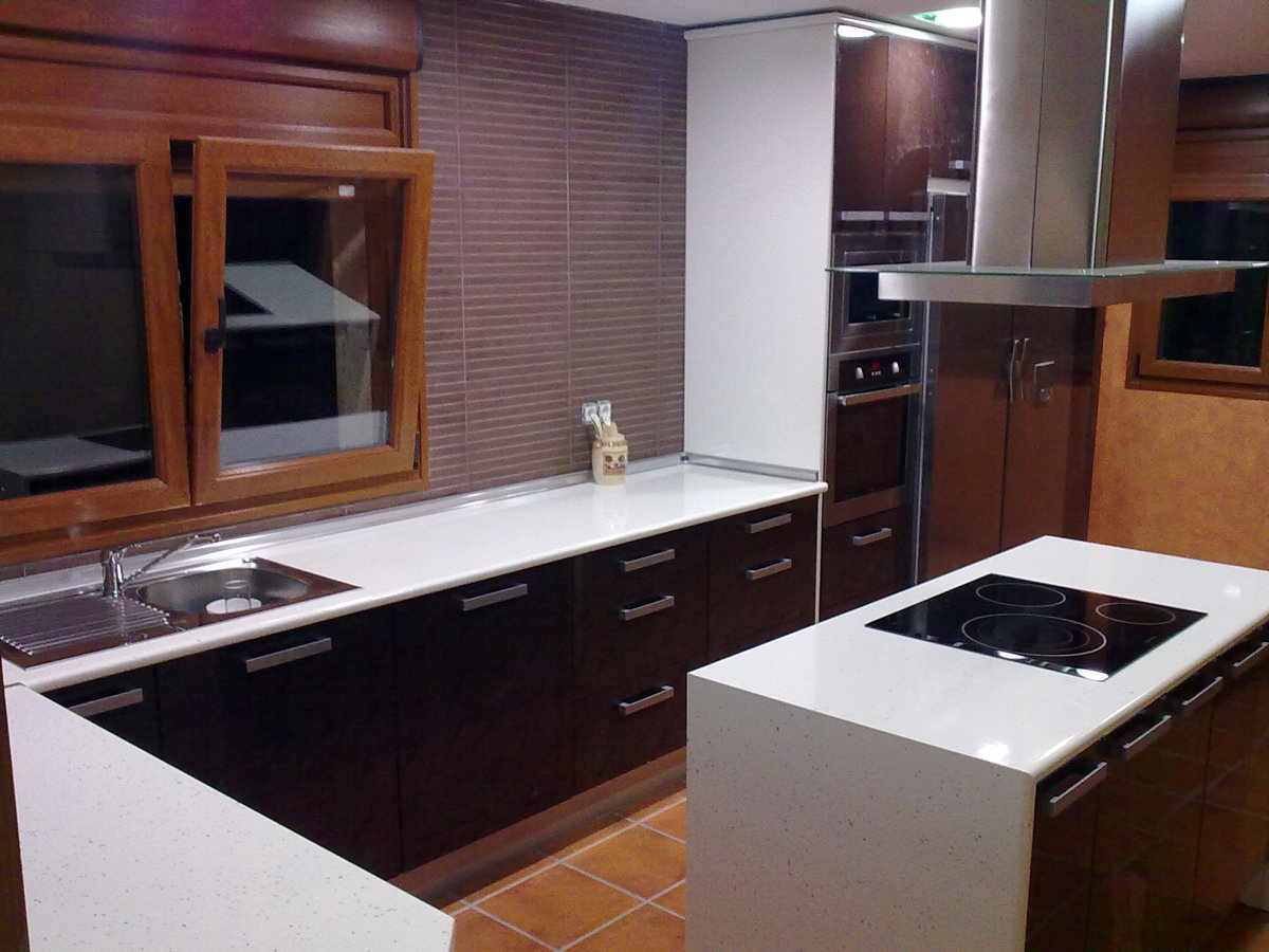 Estratificado color chocolate alto brillo