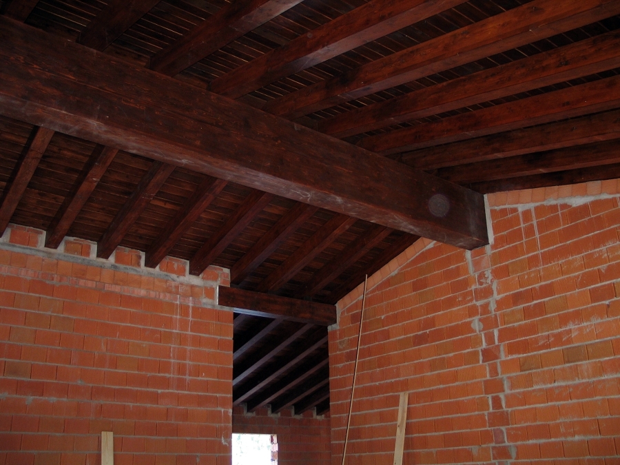 estructura de madera laminar y cubierta de madera (1)