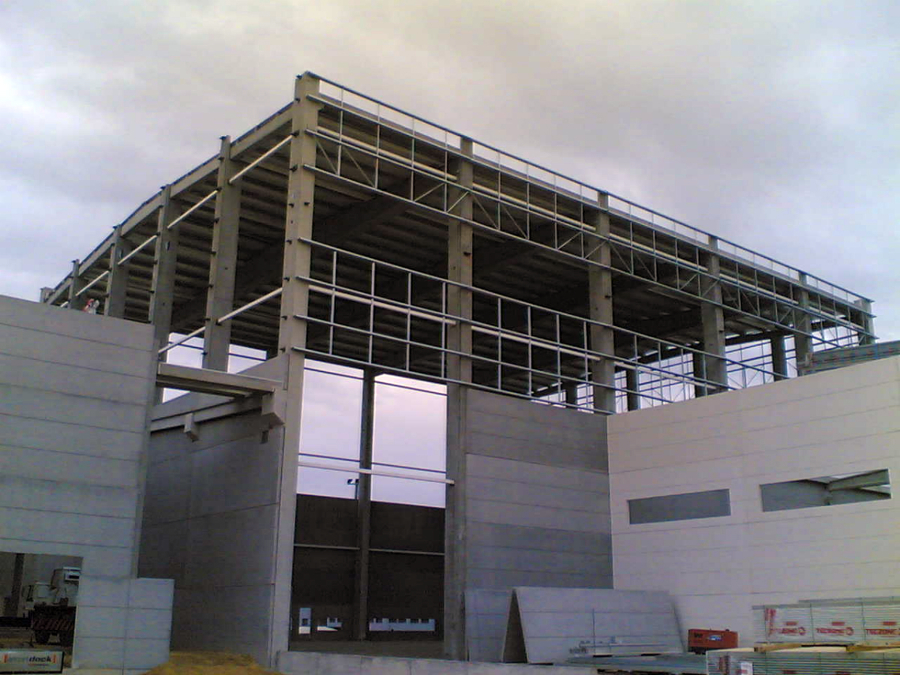 Estructura y cerramiento de nave