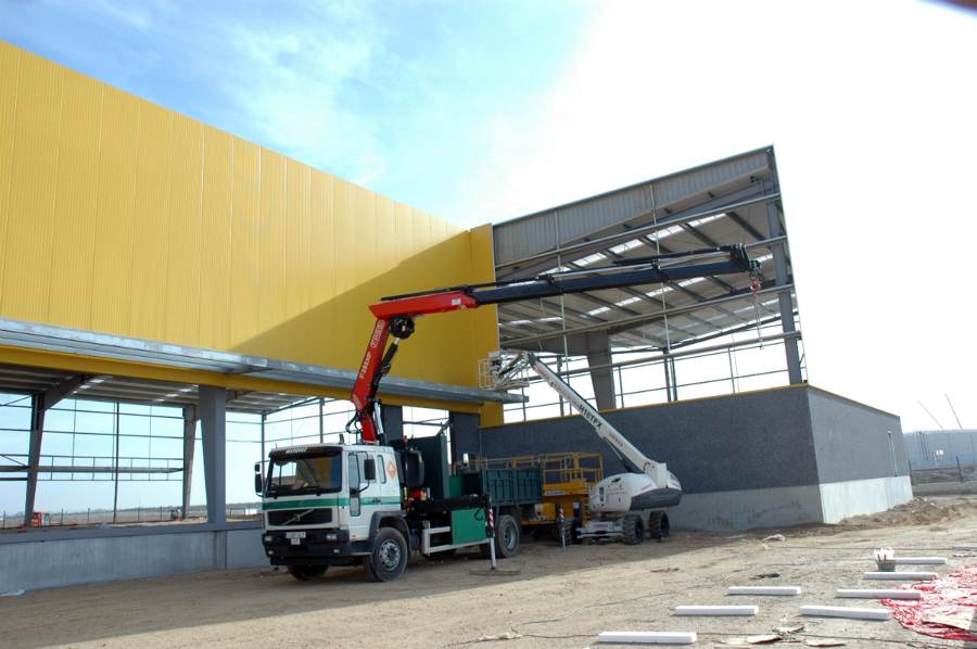 Estructura y cerramiento metalico