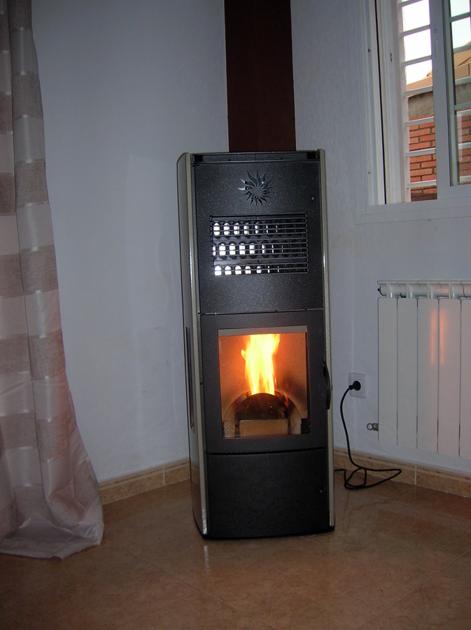 estufa de pellets policombustible