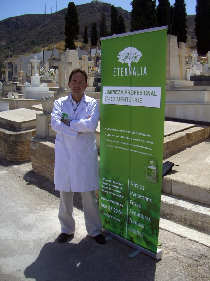 Eternalia, limpieza en cementerios