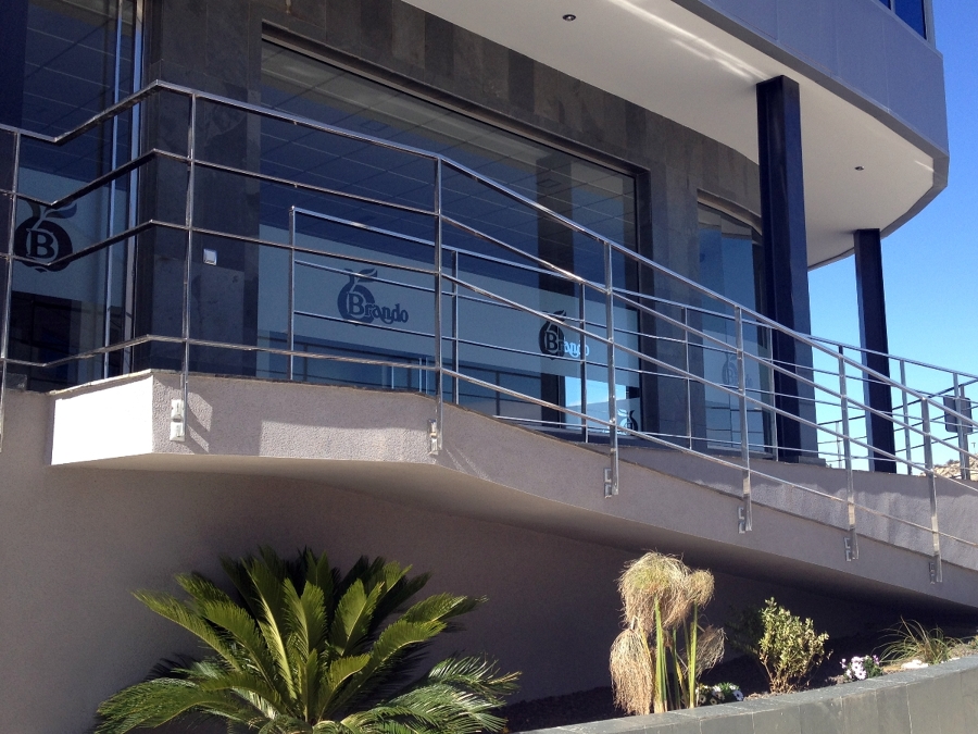 Exposición de Bebidas y Oficinas