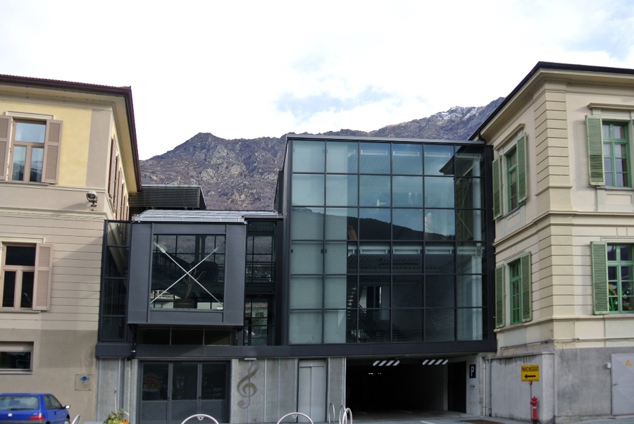 exterior de edificio de uso público