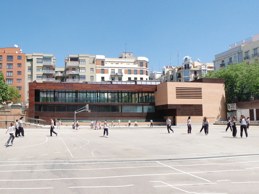 Edificio de Piscina y Polideportivo