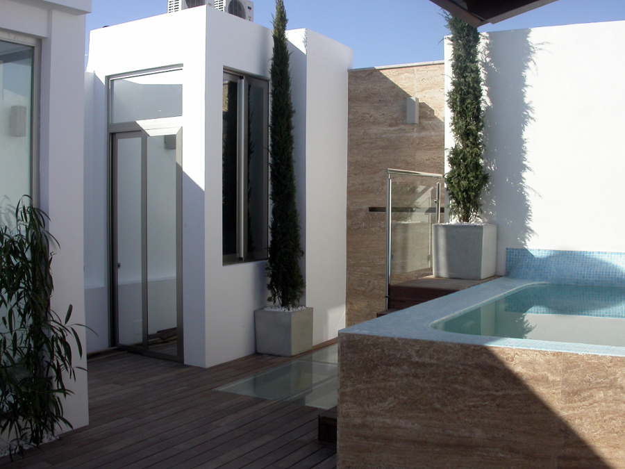 Exteriores en microcemento blanco topmicrofloor.