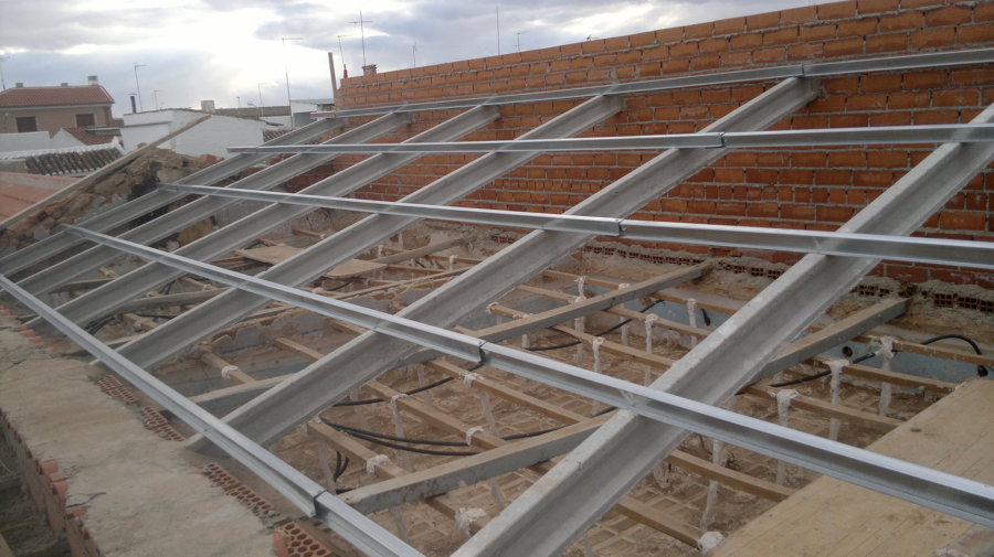 Extructura ligera,para montage del panel sandwich .