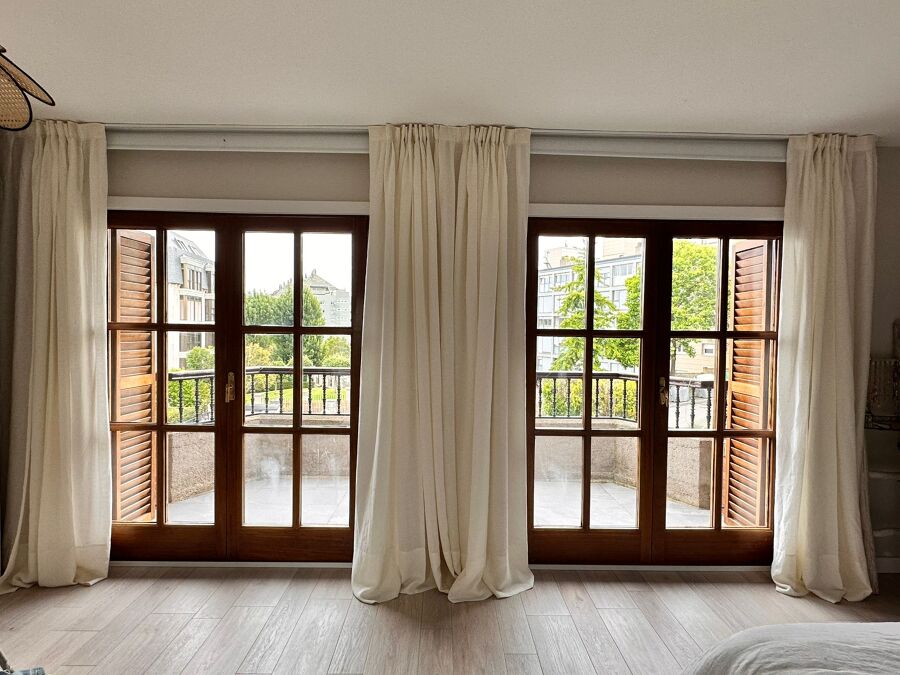 Cortinas confeccionadas a medida de grandes ventanales