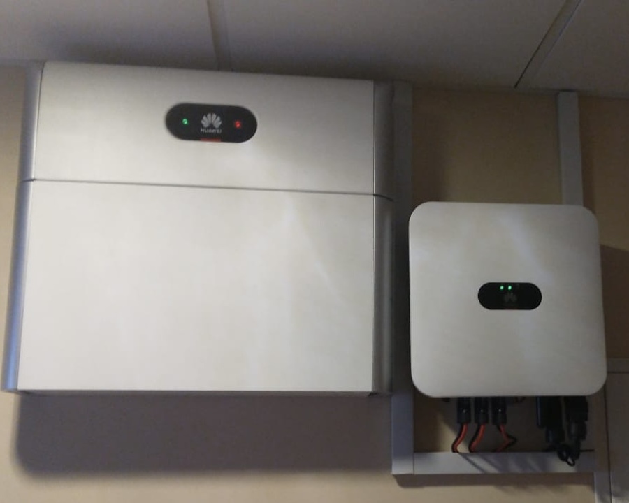Inversor 6kW con batería 5kW.