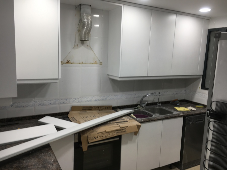 Cocina lacada y acabada