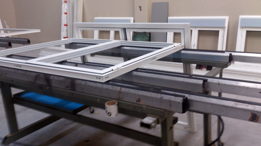 Fabricación carpinteria de aluminio en lacado blanco
