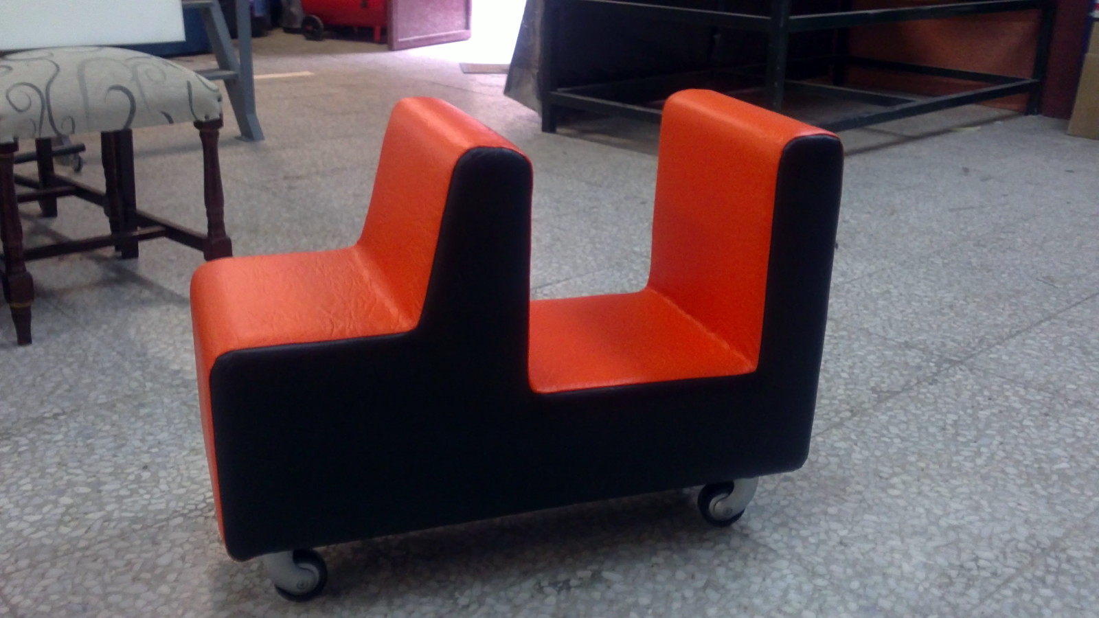 FABRICACIÓN DE POUFF A MEDIDA