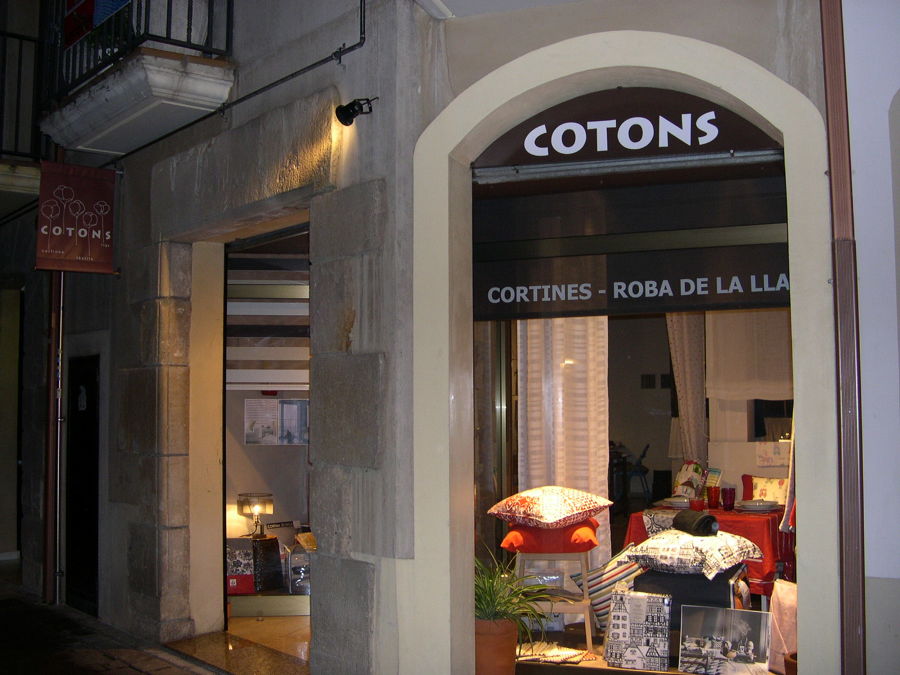 Fachada tienda - COTONS